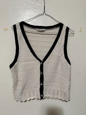 Ambercrombie & Fitch Sleeveless Knit Button-Front Vest - Black Trim White